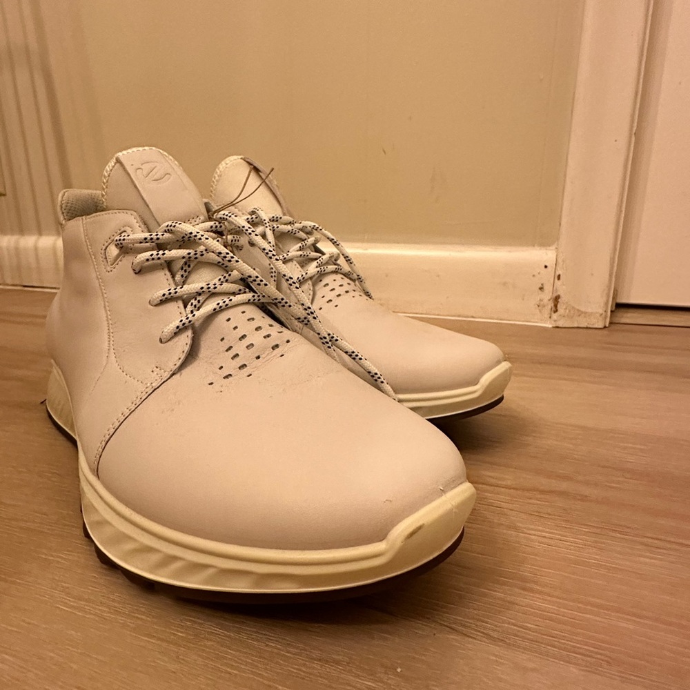 Ecco Cream Leather Casual Shoes